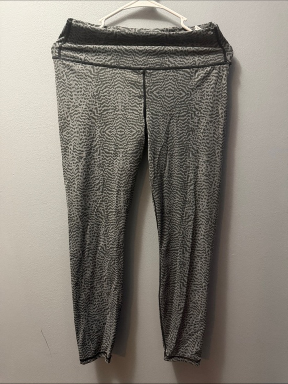 Gray Patterned High-Waist Leggings